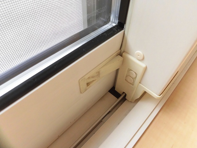 窓枠下に防犯ロックあります。 窓枠下に防犯ロックあります。