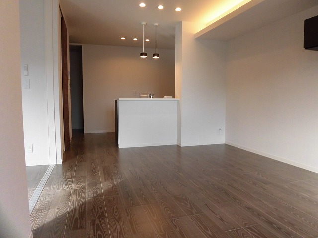 南向きで明るいお部屋です 南向きで明るいお部屋です