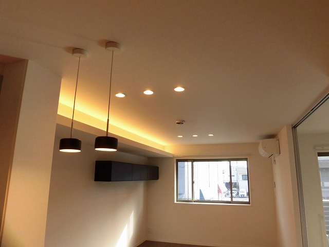 間接照明やダウンライトがあります 間接照明やダウンライトがあります