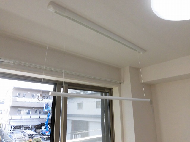 洋室に室内物干しがあります 洋室に室内物干しがあります