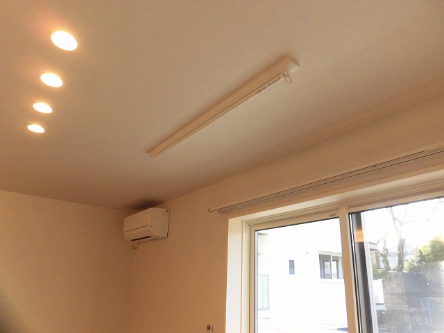 エアコンは2台付き・室内物干し1機 エアコンは2台付き・室内物干し1機