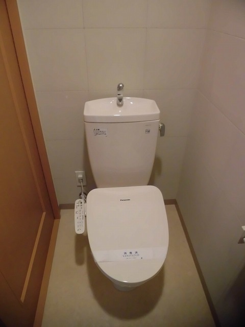 温水洗浄便座機能付きトイレ 温水洗浄便座機能付きトイレ