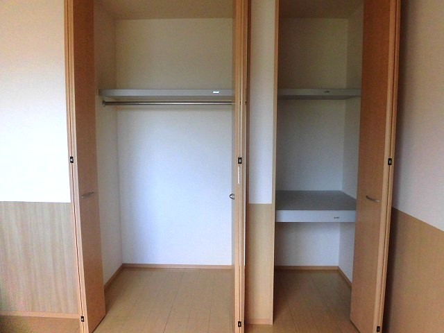 洋室のクローゼット 洋室のクローゼット