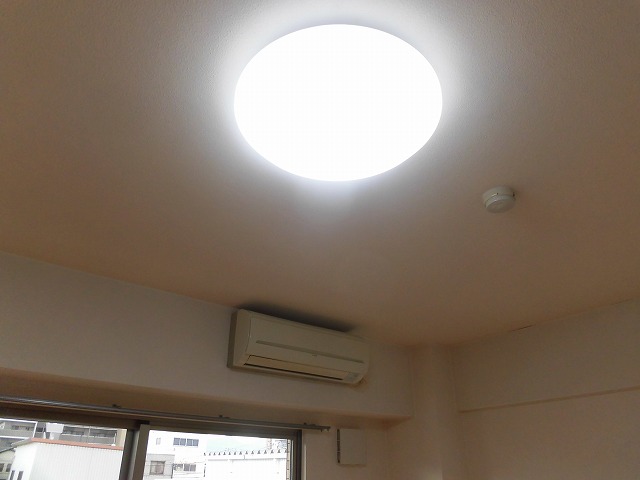 リビングにエアコンと照明有 リビングにエアコンと照明有