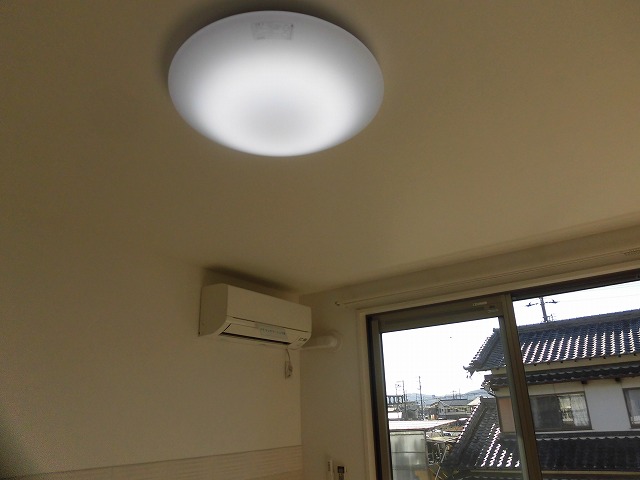 照明は全部屋付・エアコンはリビングに1台付 照明は全部屋付・エアコンはリビングに1台付