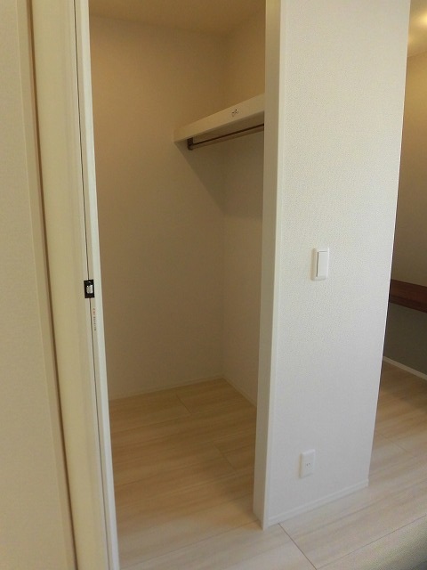 両サイドにパイプハンガーあります 両サイドにパイプハンガーあります