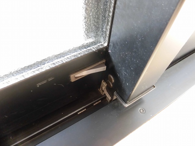 窓枠下の防犯ロック 窓枠下の防犯ロック