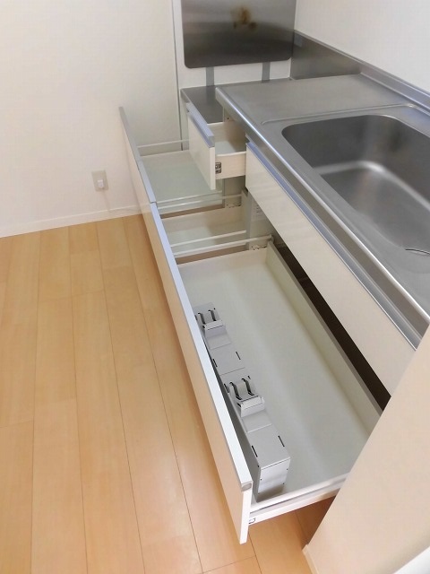 奥まで見やすいスライド収納です 奥まで見やすいスライド収納です