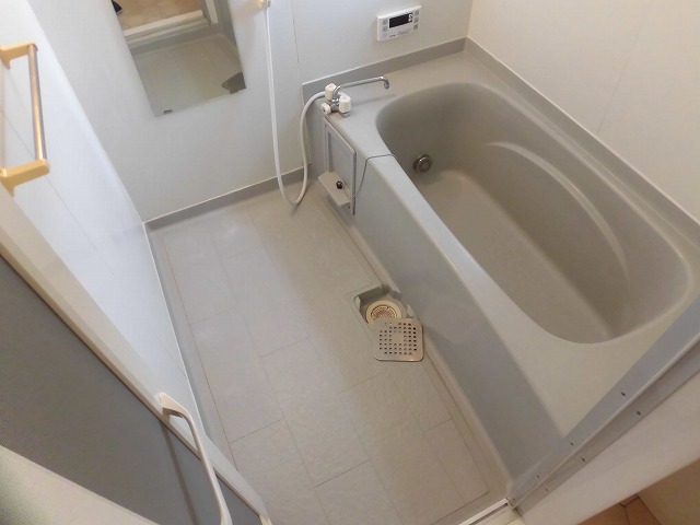 追炊付の浴室(上部に換気窓有) 追炊付の浴室(上部に換気窓有)