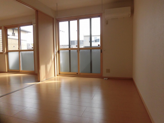 南側6.0帖の洋室 南側6.0帖の洋室