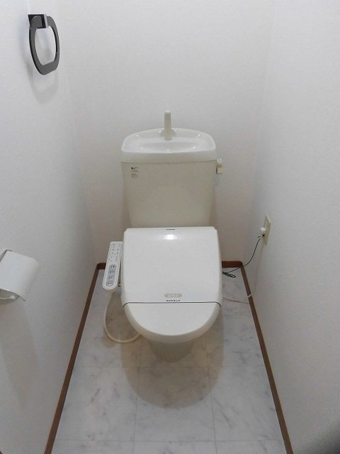 温水洗浄便座機能付きトイレ 温水洗浄便座機能付きトイレ