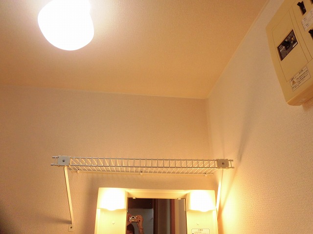 洗面台上の収納棚 洗面台上の収納棚