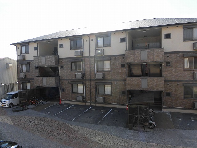 南側にB棟ありますが日当たりなどは問題ありません 南側にB棟ありますが日当たりなどは問題ありません