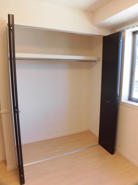洋室のクローゼット 洋室のクローゼット