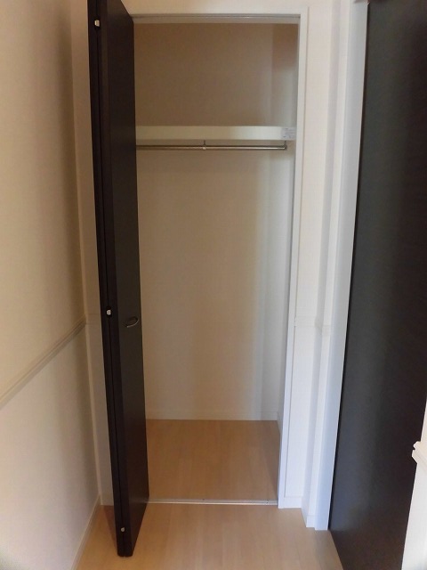 玄関正面の物入 玄関正面の物入