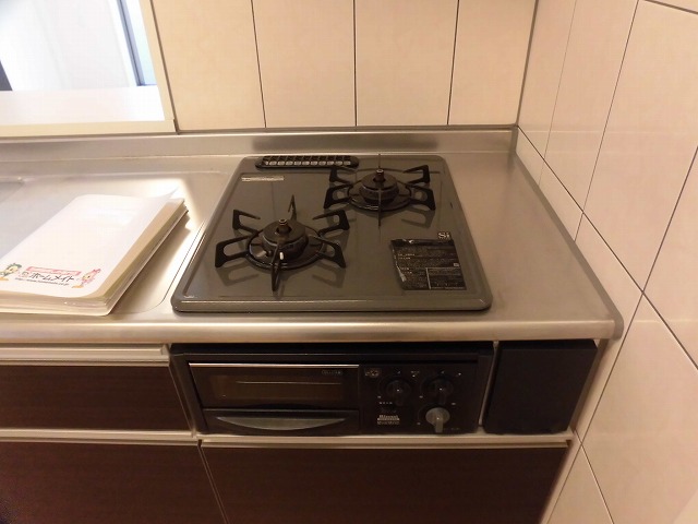 斜め2口ガスコンロ付きのシステムキッチン 斜め2口ガスコンロ付きのシステムキッチン