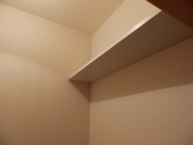 上部に収納棚もあります 上部に収納棚もあります