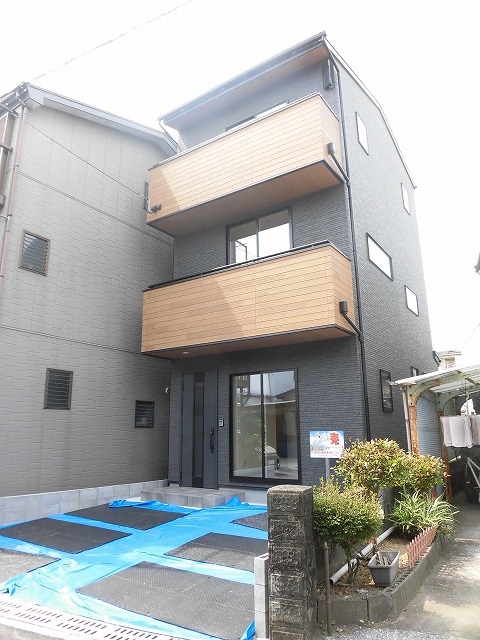 高知市薊野西町2丁目☆ファミリー向けの3階建ての一戸建て☆ 高知市薊野西町2丁目☆ファミリー向けの3階建ての一戸建て☆