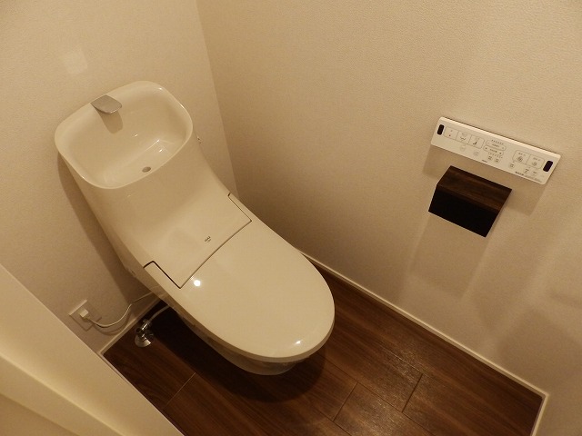温水洗浄便座機能付きのトイレ 温水洗浄便座機能付きのトイレ
