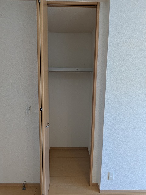 キッチン横の物入 キッチン横の物入