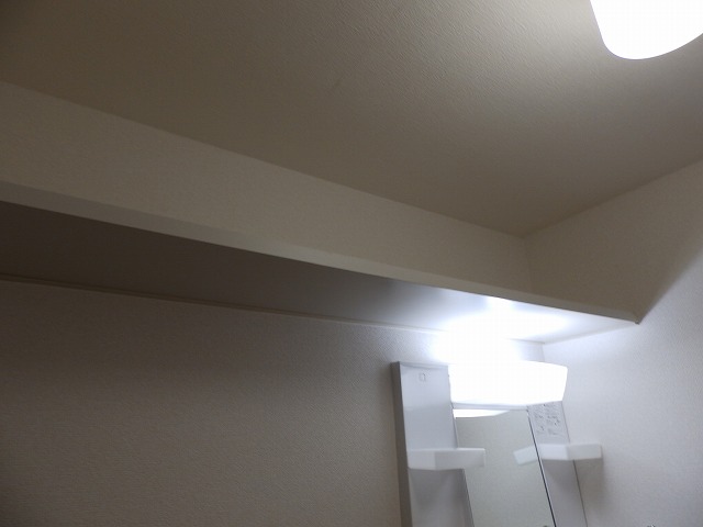 上部の収納棚 上部の収納棚