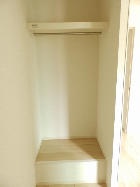 クローゼット内右側 クローゼット内右側