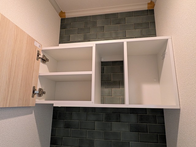 トイレ上部の収納棚 トイレ上部の収納棚