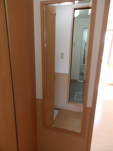 姿見もあります。 姿見もあります。